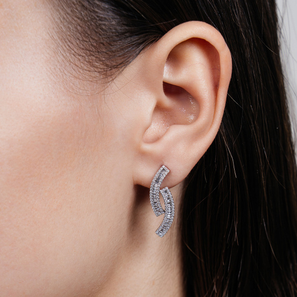 Золотые серьги с бриллиантами Baguette E20082W